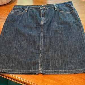L.L. Bean Favorite Fit Sz 12 Slightly Distressed Blue Denim ALine 5 Pocket Skirt